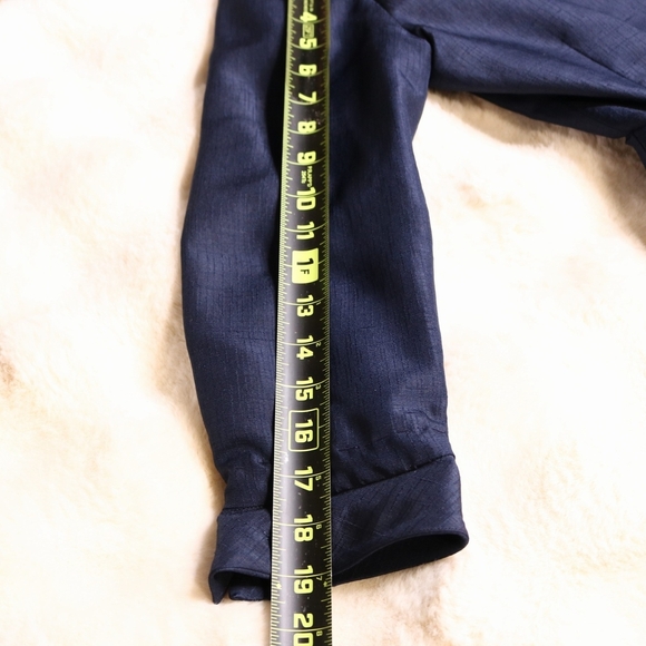 Vintage Navy Blue CroppeBlazer with Tailored Fit and Notched Collar - Picture 5 of 6